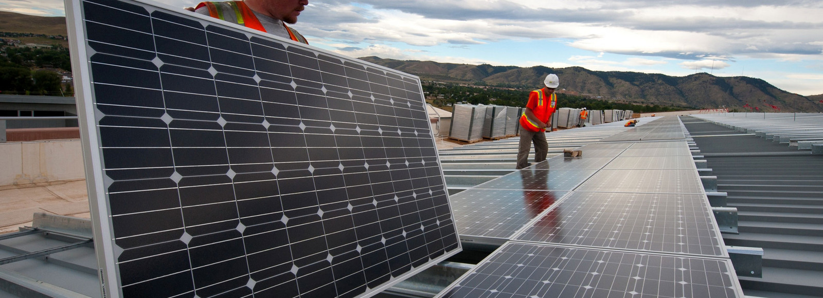 Solar_Farm_Workers_S_1107.jpg